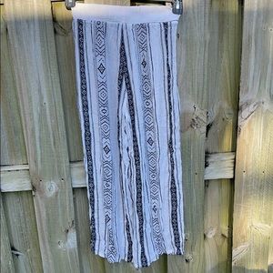 Forever 21 white and black flowy pants